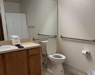 5200 Case Ave - Photo Thumbnail 6