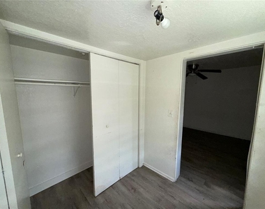 1117 Brack Street - Photo Thumbnail 11
