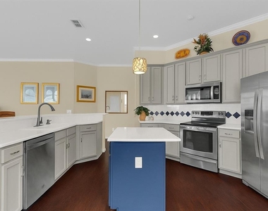 604 Nadina Place - Photo Thumbnail 7