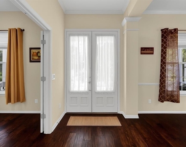 604 Nadina Place - Photo Thumbnail 5