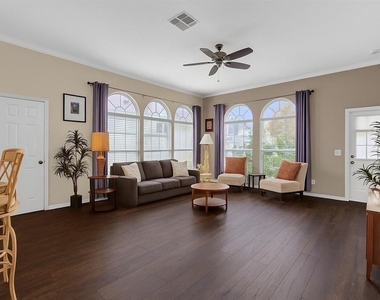 604 Nadina Place - Photo Thumbnail 11