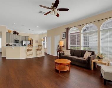 604 Nadina Place - Photo Thumbnail 9