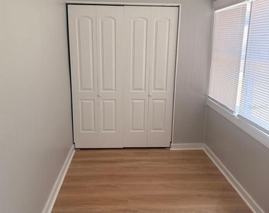 514 Avenue C Ne - Photo Thumbnail 5