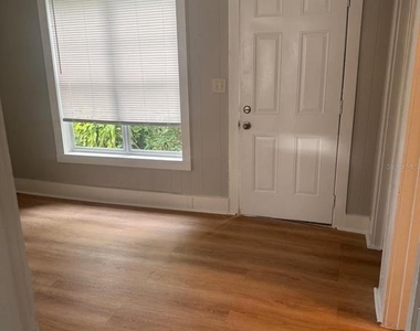 514 Avenue C Ne - Photo Thumbnail 1