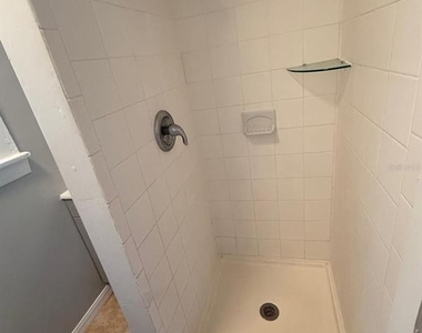 514 Avenue C Ne - Photo Thumbnail 9