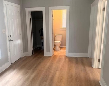 514 Avenue C Ne - Photo Thumbnail 2