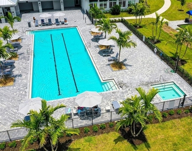 5225 Blue Crush - Photo Thumbnail 50
