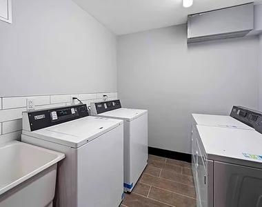 1111 Foster Avenue - Photo Thumbnail 9