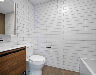 1111 Foster Avenue - Photo Thumbnail 3