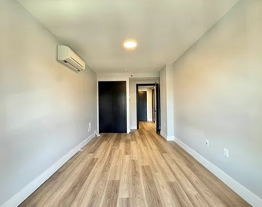 1111 Foster Avenue - Photo Thumbnail 6