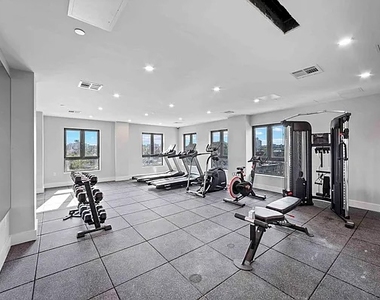 1111 Foster Avenue - Photo Thumbnail 8