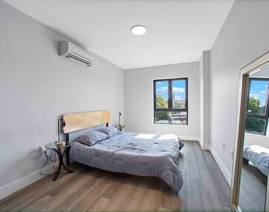 1111 Foster Avenue - Photo Thumbnail 4