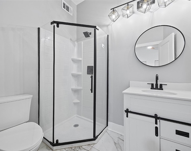 1109 E Carson St - Photo Thumbnail 10