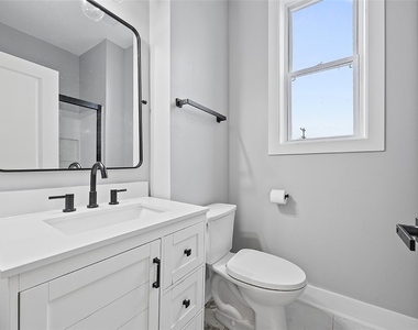 1109 E Carson St - Photo Thumbnail 11