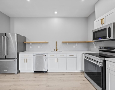 1109 E Carson St - Photo Thumbnail 2