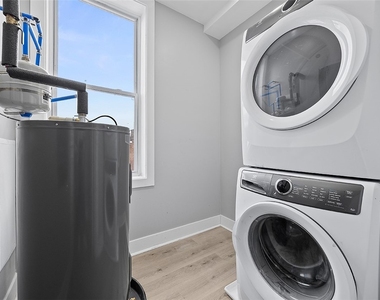 1109 E Carson St - Photo Thumbnail 6