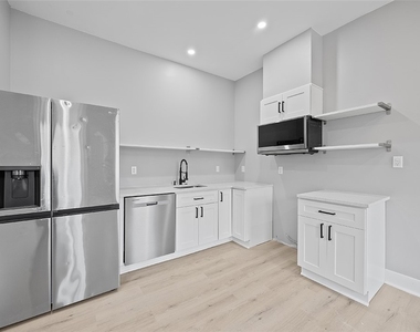 1109 E Carson St - Photo Thumbnail 7