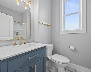 1109 E Carson St - Photo Thumbnail 4