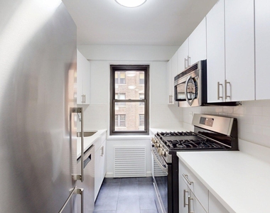East 56th Street - Photo Thumbnail 3
