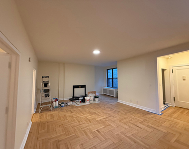 107 East 63rd Street - Photo Thumbnail 1
