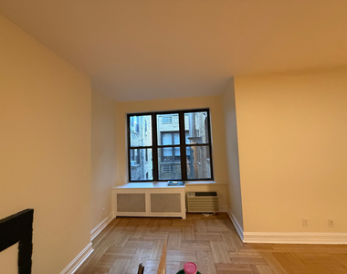 107 East 63rd Street - Photo Thumbnail 4