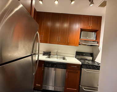 107 East 63rd Street - Photo Thumbnail 2