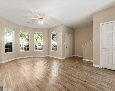 6750 Sunset Hills Boulevard - Photo Thumbnail 3