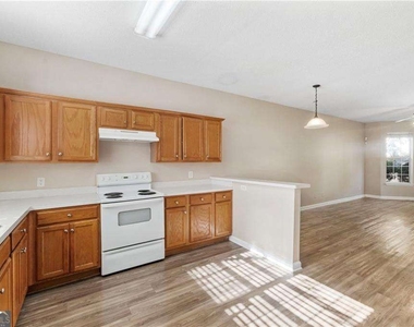 6750 Sunset Hills Boulevard - Photo Thumbnail 12
