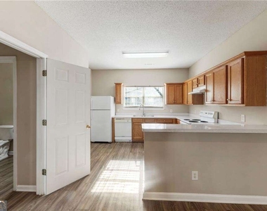 6750 Sunset Hills Boulevard - Photo Thumbnail 14
