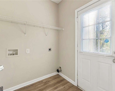 6750 Sunset Hills Boulevard - Photo Thumbnail 16