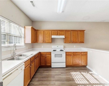 6750 Sunset Hills Boulevard - Photo Thumbnail 11