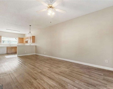 6750 Sunset Hills Boulevard - Photo Thumbnail 5