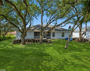 1625 Sw Abingdon Avenue - Photo Thumbnail 2