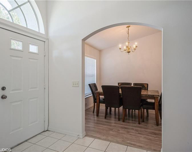 1625 Sw Abingdon Avenue - Photo Thumbnail 3