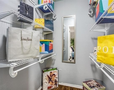 5234 Fleetwood Oaks Avenue - Photo Thumbnail 11