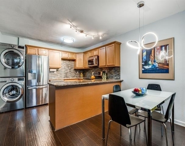 5234 Fleetwood Oaks Avenue - Photo Thumbnail 5