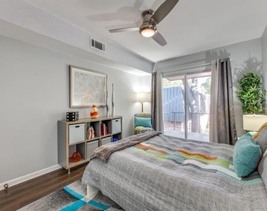 5234 Fleetwood Oaks Avenue - Photo Thumbnail 10