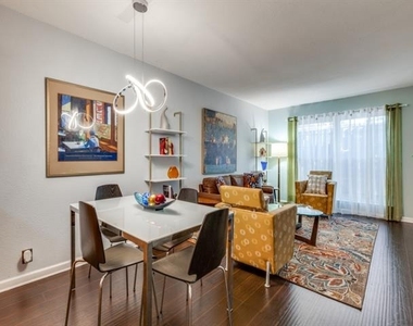 5234 Fleetwood Oaks Avenue - Photo Thumbnail 4