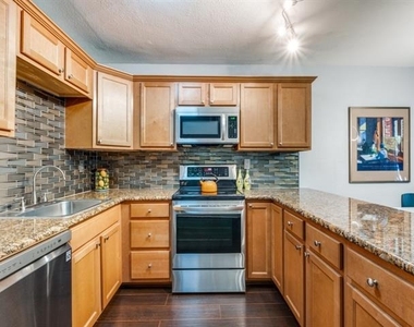 5234 Fleetwood Oaks Avenue - Photo Thumbnail 7