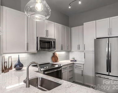 7420 N Rea Park Lane - Photo Thumbnail 20