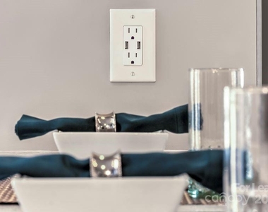 7420 N Rea Park Lane - Photo Thumbnail 25