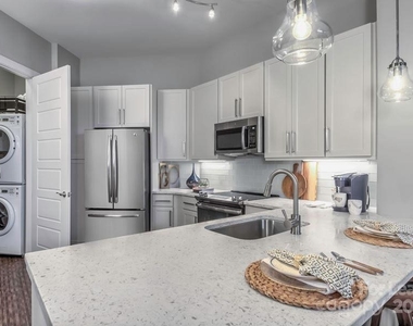 7420 N Rea Park Lane - Photo Thumbnail 14