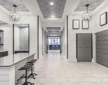 7420 N Rea Park Lane - Photo Thumbnail 10