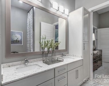 7420 N Rea Park Lane - Photo Thumbnail 17