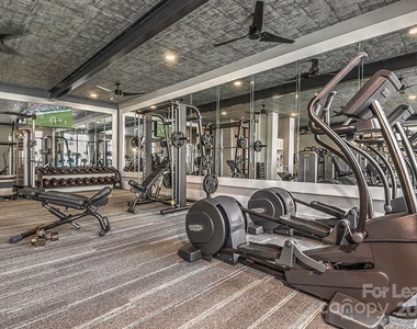 7420 N Rea Park Lane - Photo Thumbnail 5