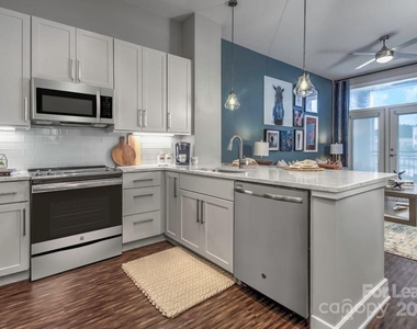 7420 N Rea Park Lane - Photo Thumbnail 15