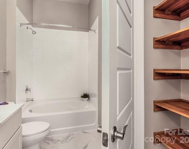 7420 N Rea Park Lane - Photo Thumbnail 23