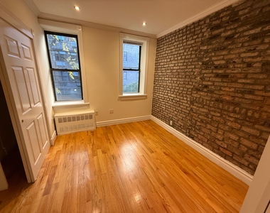 323 East 78th Street - Photo Thumbnail 2