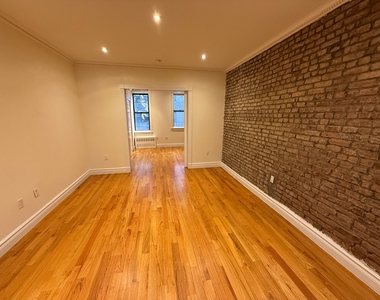 323 East 78th Street - Photo Thumbnail 1