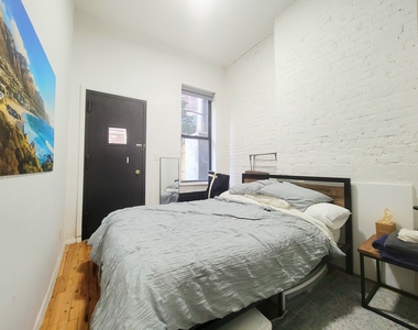 238 West 20th Street - Photo Thumbnail 3